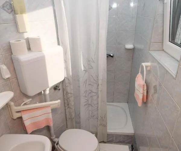 And With Parking Space Njivice, Krk - 408 Penzion 3*