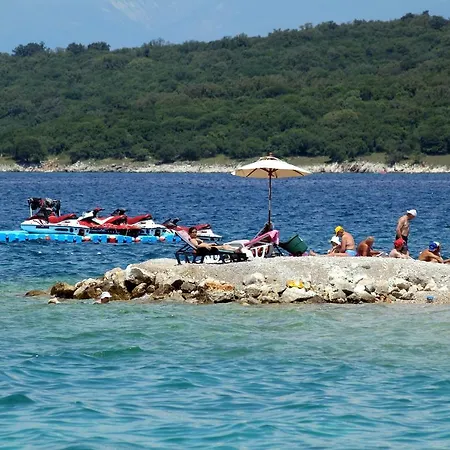 Gostinjska kuća And With Parking Space Njivice, Krk - 408 3*