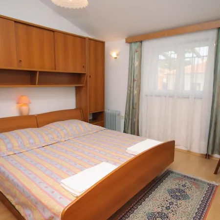 And With Parking Space Njivice, Krk - 408 Gostinjska kuća Njivice