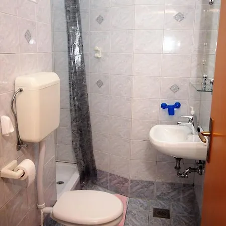 And With Parking Space Njivice, Krk - 408 Gostinjska kuća Njivice