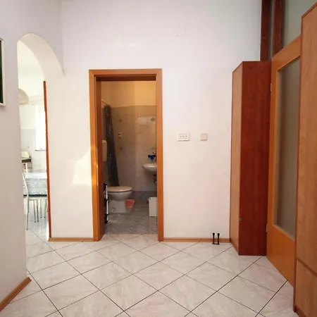 And With Parking Space Njivice, Krk - 408 Guest house Njivice