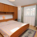 And With Parking Space Njivice, Krk - 408 Guest house Njivice